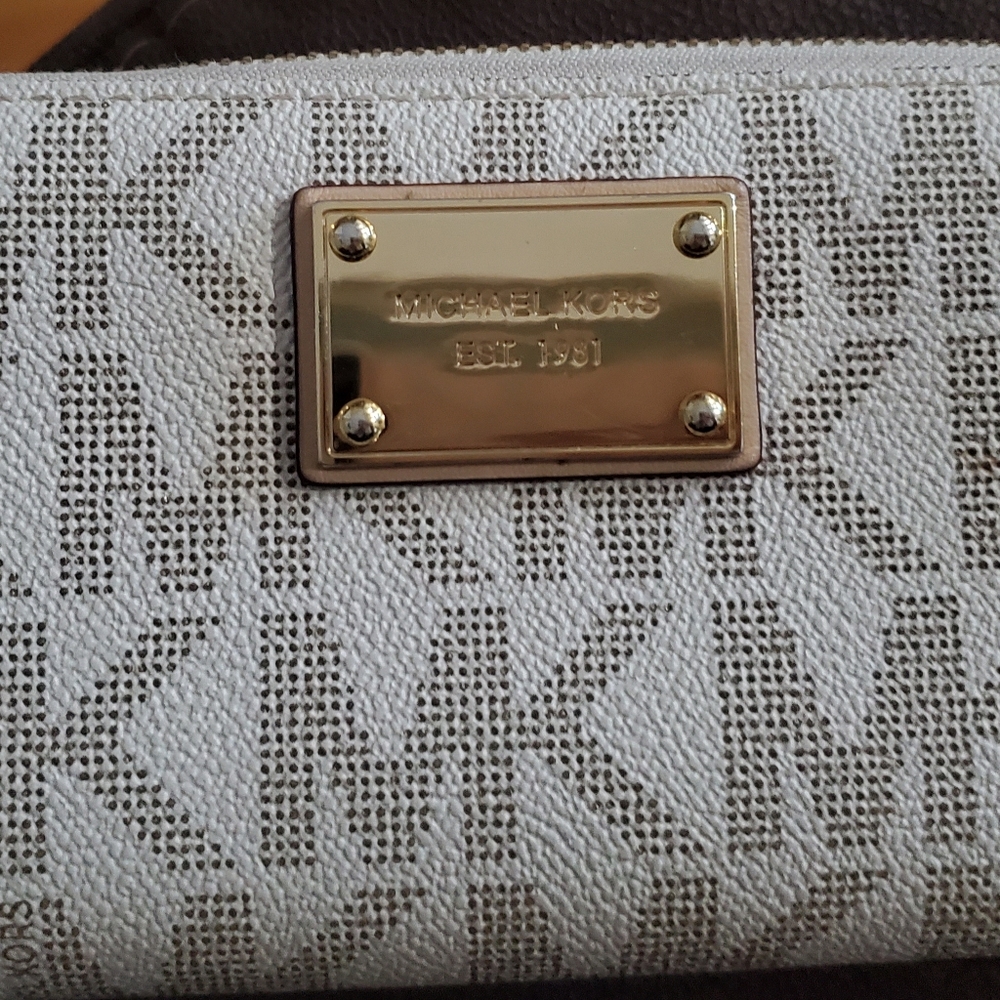 MK continental wallet